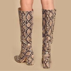 NWOT Lulus Knee High Tan Snake Boots Sz 5